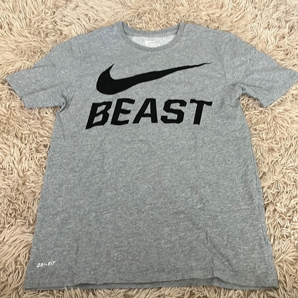 Nike T shirt for men size M